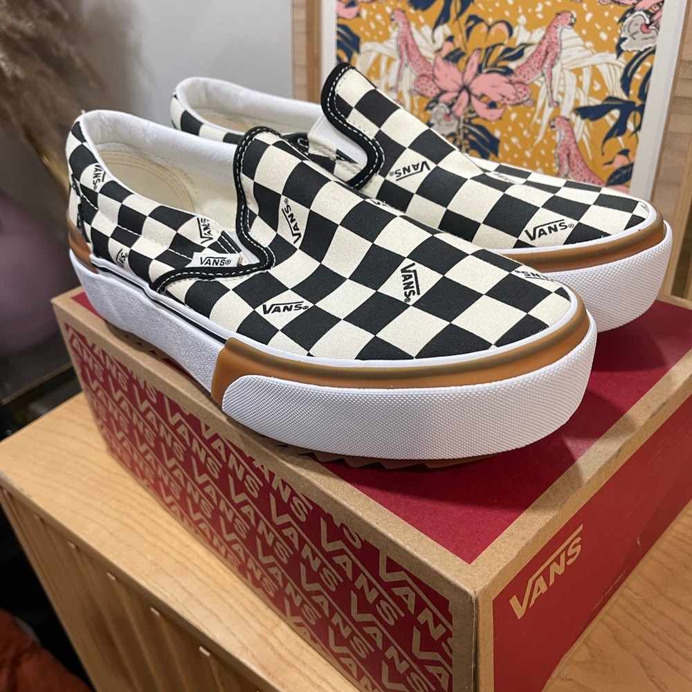 Size 9 - women’s VANS Stackform classic slip on platform sneakers. BNWT & box